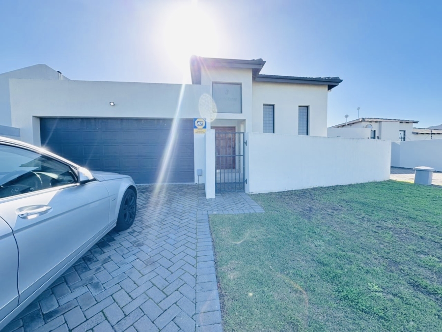 4 Bedroom Property for Sale in Parklands North Western Cape